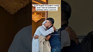 Download lagu AYAH RUBEN DISAMBUT HABIB SAAT TIBA DI SURABAYA BARENG ARTIS LAIN NYA #sarwendah #sargio #mamio mp3