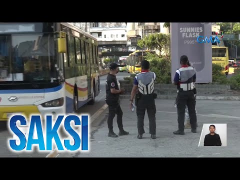 Ilang sasakyang dumaan sa EDSA busway kahit hindi naman awtorisado, hinarang at tiniketan Saksi