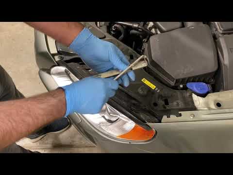 How to replace xenon light bulb in Volvo 2007-2015 S80 XC70 XC90 V70
