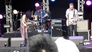 Yuck - Holing Out - Live Laneway Singapore 2012