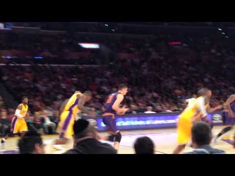 Wayne Ellington shoots a three