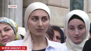 Глава Чечни вручил ключи от квартир семьям, оказавшимся в трудной жизненной ситуации