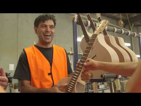 The Buskers Guide visits Cole Clark