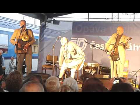 Ivan Mládek Opava nádraží - 2. Včera večer u sila