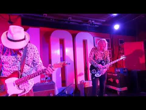 'Exit Space (All The Kids Are Super Bummed Out)' - Luke Haines & Peter Buck @ 100 Club, London, UK