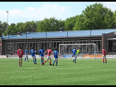 Eerste helft S.O. Soest JO16-1 - DOVO JO16-1.