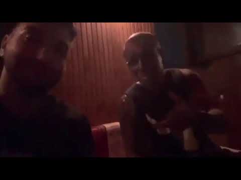 رضا پیشرو در حال ضبط بیبی اونم دوست منه در کنار تتلو و تهی