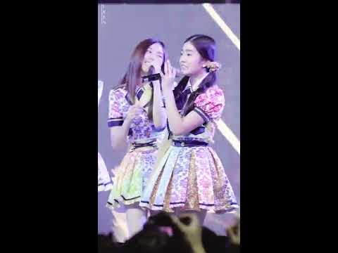 [4K] 171216 BNK48 @ MBK Center Cover Dance 2017 - Koisuru Fortune Cookie - Encore Fancam [Vertical]