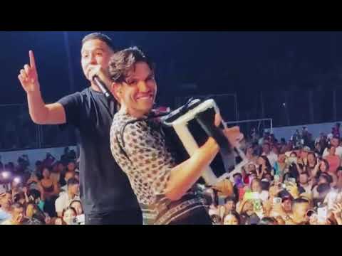 Extremece Martin Elias JR junto a Juancho de la Espriella cantando 10 razones para amarte 