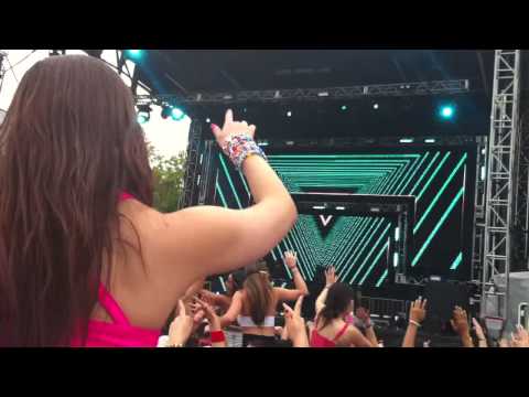 AN21 and Max Vangeli drop Swedish House Mafia - Leave the world behind at EDC NYC 2013