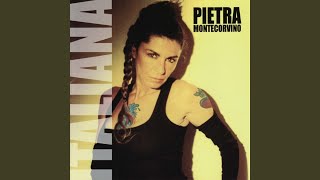 Kadr z teledysku Amara terra mia tekst piosenki Pietra Montecorvino
