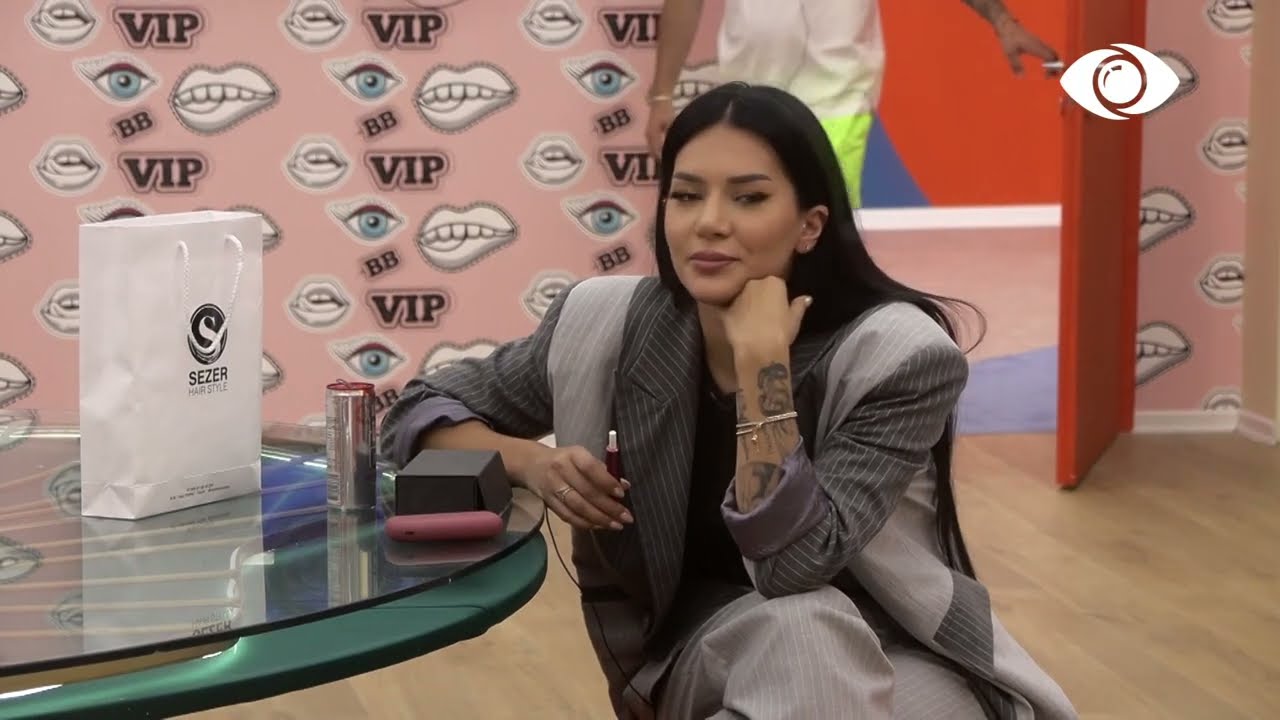 Efi bisedon me Kiarën te dhoma e grimit, Luizi ndërhyn: Informacione nga jashtë?!