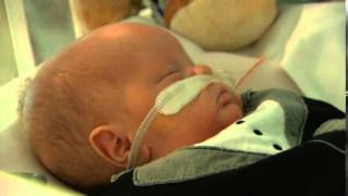 Couple marries next to baby&#39;s nicu bedside