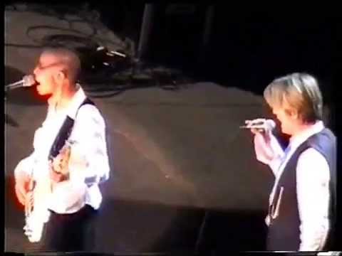 David Bowie Being Naughty with Gail Ann Dorsey │ Munich 2002