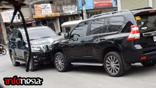 Download lagu AKIBAT EMOSI..! Inilah Aksi Saling Tabrak Pengendara di Jalan Raya mp3