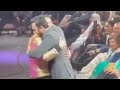 Full Video- Ahmed Ali Akbar Slaps Ahmed Ali butt and then hugs him at Hum Awards 2022