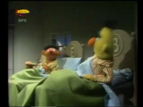 Bert & Ernie - Koekjes in bed
