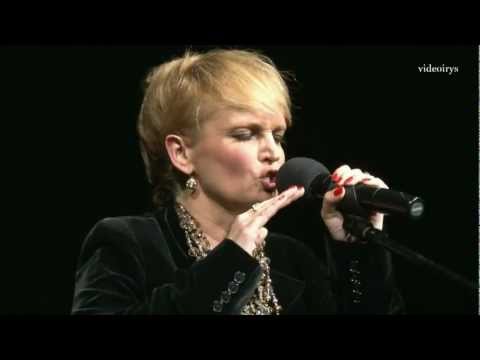 Adrianna Biedrzyńska w Teatrze Wyspiańskiego.