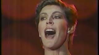 HELEN REDDY - LIVE PERFORMANCE OF I AM WOMAN FROM 1981