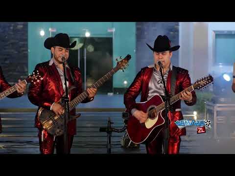 Los Inseparables De La Sierra Ft. Marca Registrada - De Cazares Desendiente (En Vivo 2018)