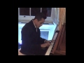 Alexis Sánchez el Pianista tocando Claro de Luna de Beethoven