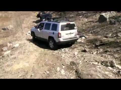Jeep Patriot Off Roading. Rock Crawling 4x4 Wheeling