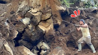 Download lagu The process of destroying rock mountains in the traditional way mp3
