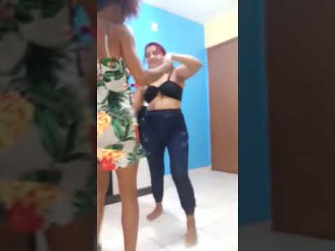 Jovem Janaira dançando antes de ser esfaqueada