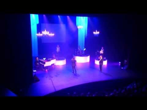 Danny wordt toegezongen door publiek in Gouda