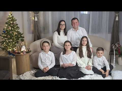 Familia Fedur, Departe-ntr-un Staul (Colind)