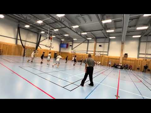 Huddinge basket vs skuru basket u16 nivå 2b. Period 2. Huddinge basket 84-skuru basket 23