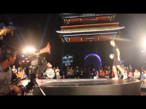 Redbull Freestyle Football World Cup 2015   Tungage VIETNAM vs Mikolaj POLAND 1080p