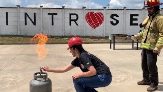 Bombeiros aprendendo como apagar fogo em  gás👨‍🚒👩‍🚒.