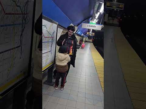 Gino Tino Mamá en estación de subte Moreno plano de las líneas del subterráneo Buenos Aires 18/10/26