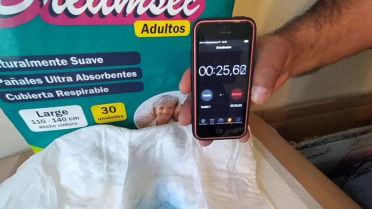Demo de absorción de un pañal  para adulto