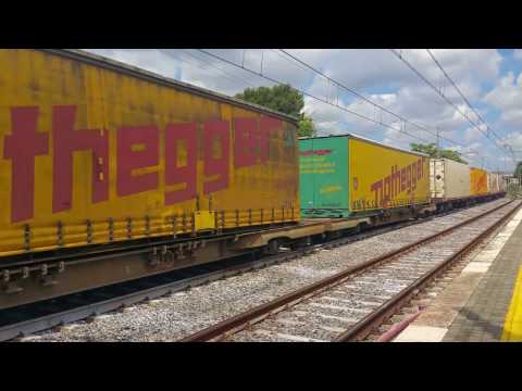 TRENO CONTAINER IN PARTENZA