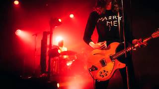 Blossoms - Onto her bed [Sub. Español]