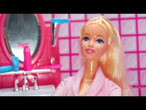 Barbie Doll Pink Spa Morning Routine - Color Change Make Up & Nail Polish