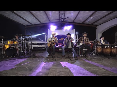 Los Igualados, Javier Ríos Jr. -Que la dejen ir al baile sola (en vivo)