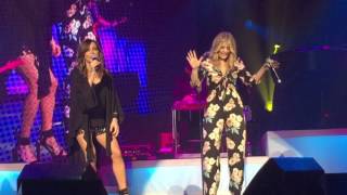 Martina McBride and Lauren Alaina Duet on  &quot;This One&#39;s For The Girls&quot;