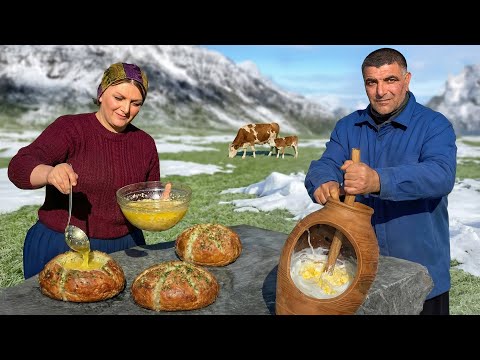 Homemade Ghee and Garlic Cream Bread in The Village!