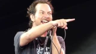 Pearl Jam - I&#39;ve Got a Feeling - Wrigley Field (August 22, 2016)