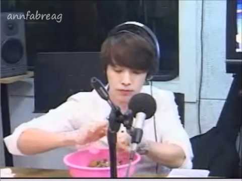Donghae Feeding Eunhyuk