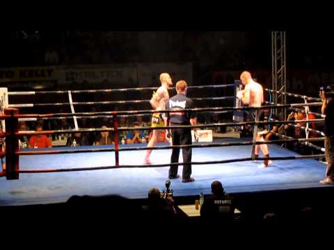 Noc bojovníků Hodonín 2011 - Jakub "Pretorian" Gazdík vs Patrik Vidakovic (1.kolo)