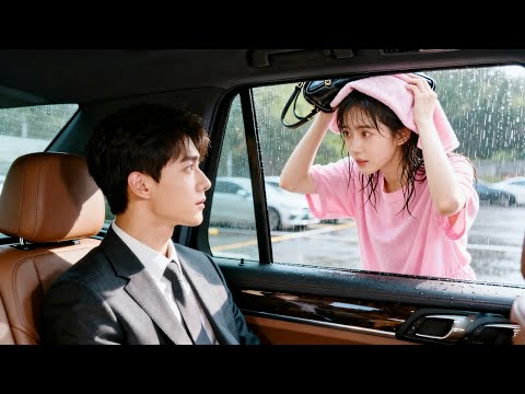 💎Esse CEO reservado nunca se aproxima de mulheres,mas se aproximou da garota inocente parada chuva