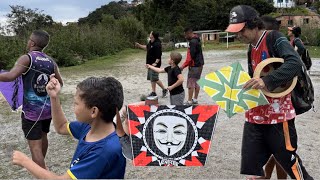 Miguel E Matteo Fizeram Dupla Cortou No Puxão As Flexinhas  No Festival De Pipas