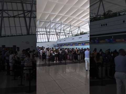 Largas filas en el Aeropuerto Internacional de Carrasco Montevideo Uruguay 🇺🇾