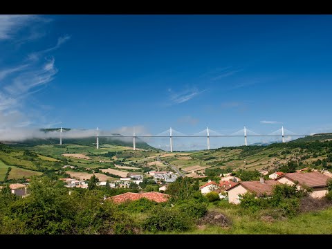Microsoft Flight Sim. Flight over the Millau Viaduct