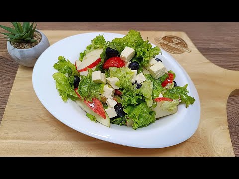 Lettuce salad with apple and cheese, a healthy and nutritious delight 😋🥬 🍎 🧀