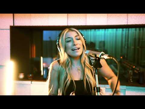 MADISON OLIVIA – "White Horse" (Chris Stapleton Cover) | Live at Rustbelt Studios